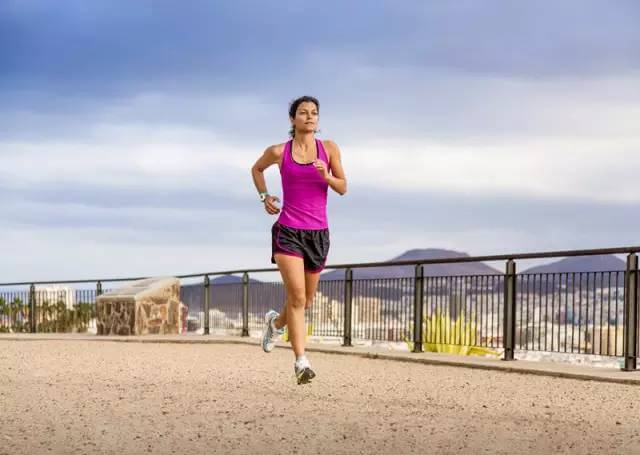 【马拉松训练】T强度训练能够有效扩展跑者的有氧区间！